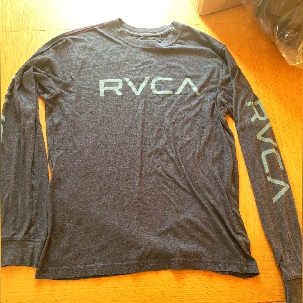 2 for $15 RVCA long sleeve size small stretchy